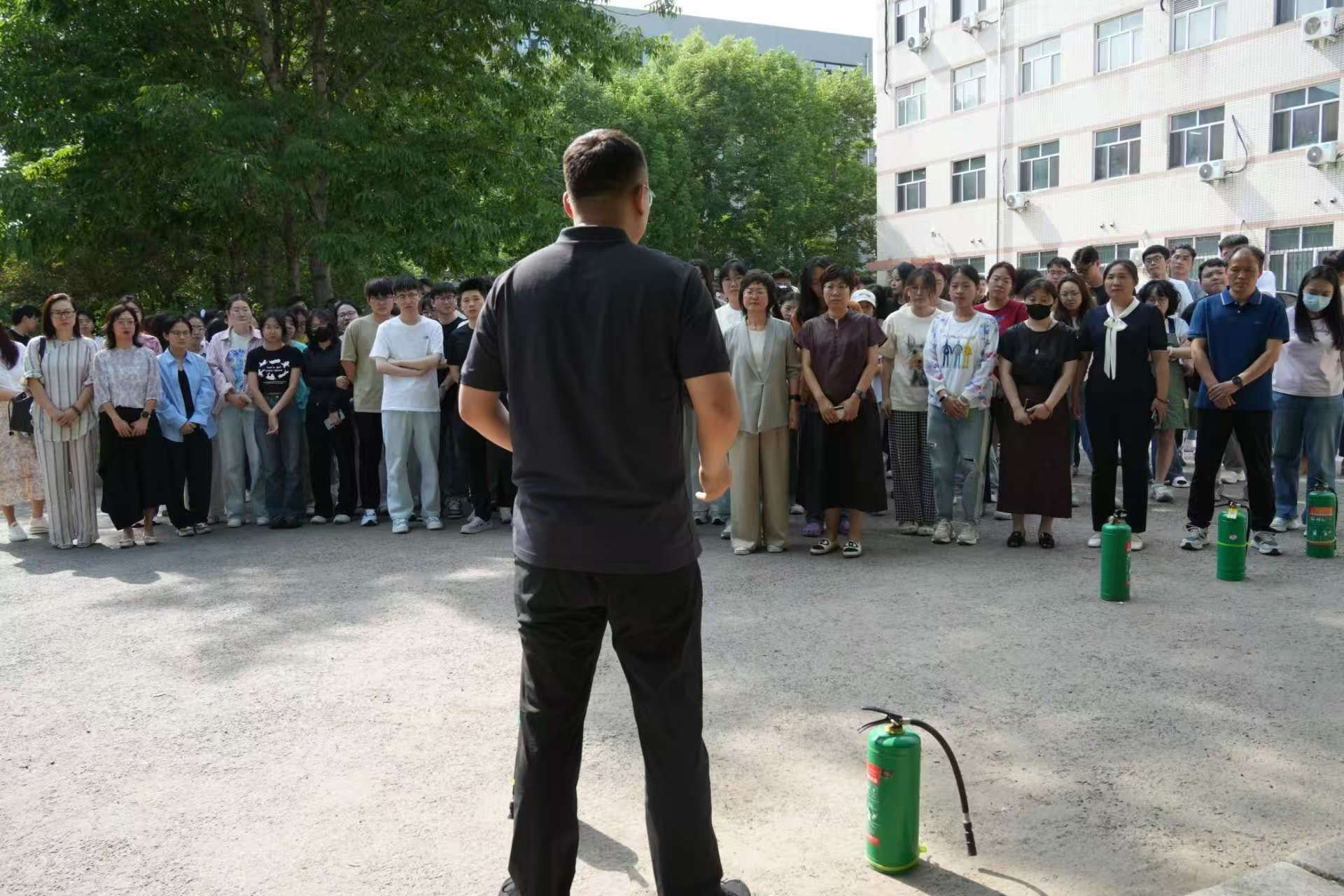 55808