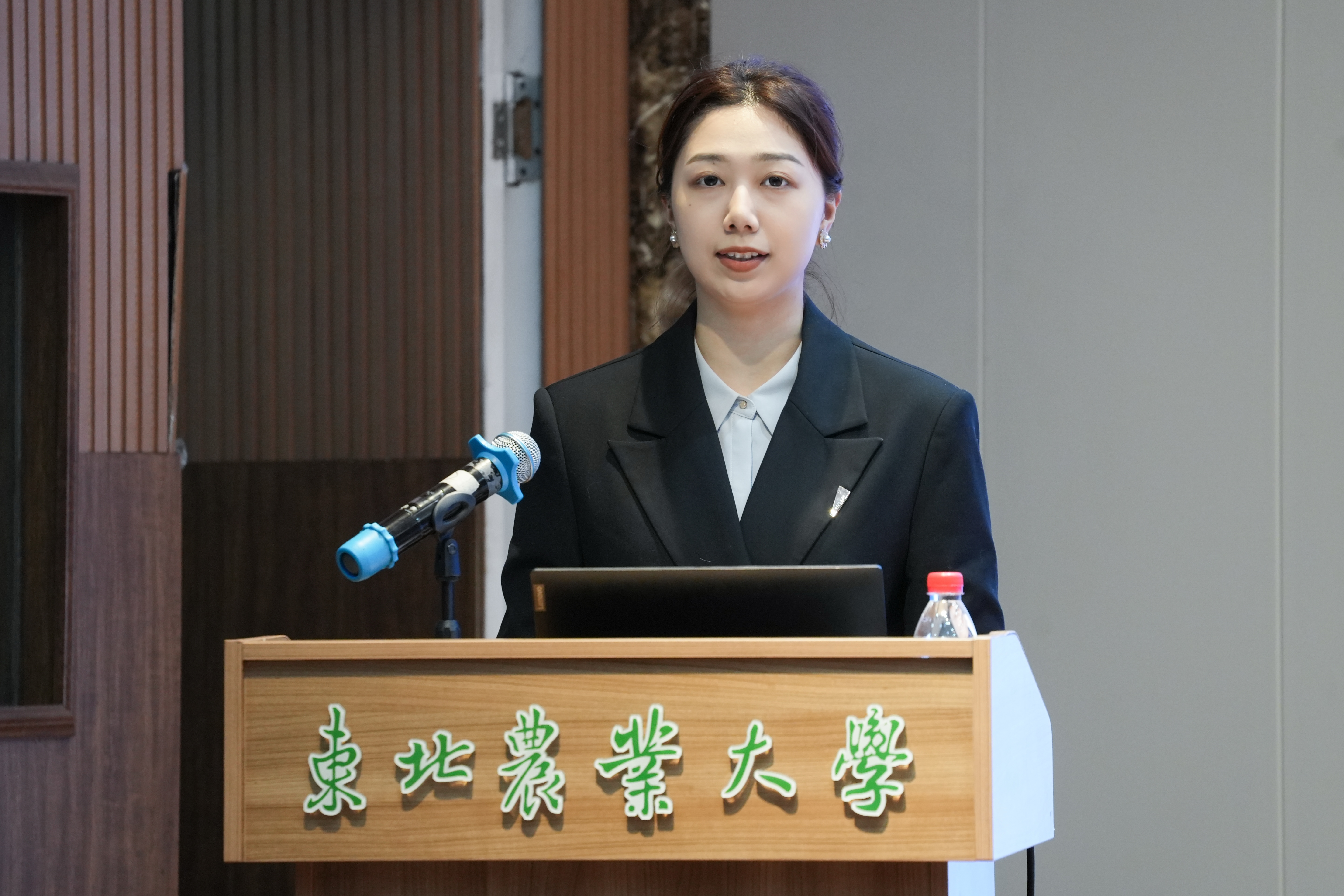 辅导员王馨笛主持培训本次培训邀请到黑龙江华为云首席架构师姜博作为主